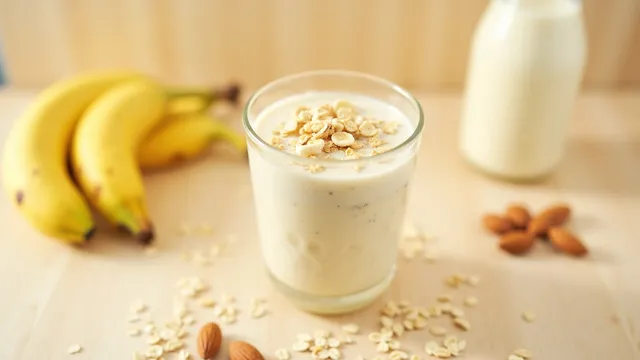Oat, Banana & Almond Milk Smoothie — Gut-Friendly